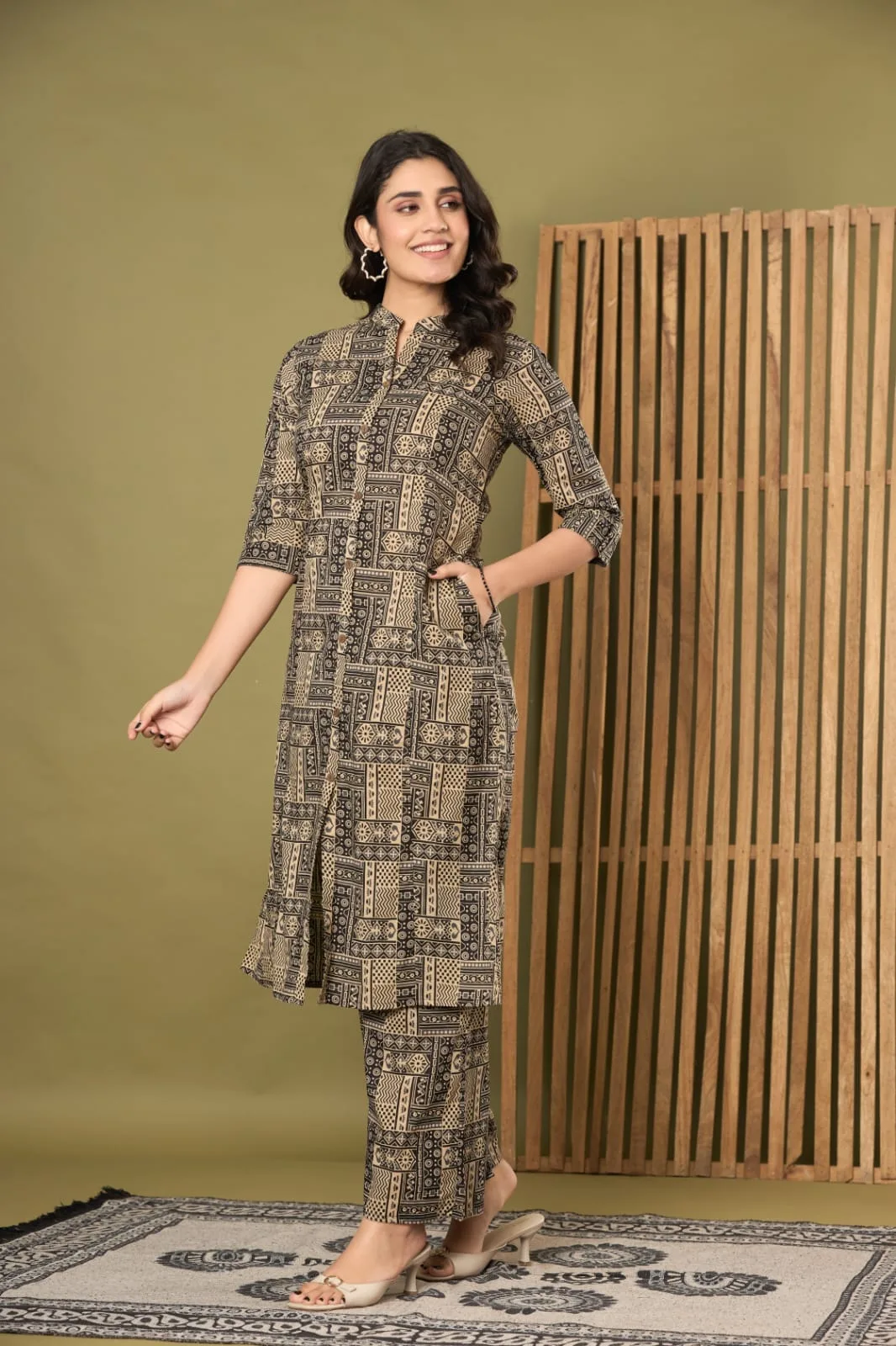 The Kurti Shop Women's Ethnic Printed Cotton Straight Kurti with Pant Set | Mandar Collar  Sleeve Kurta Set with Pockets view 2