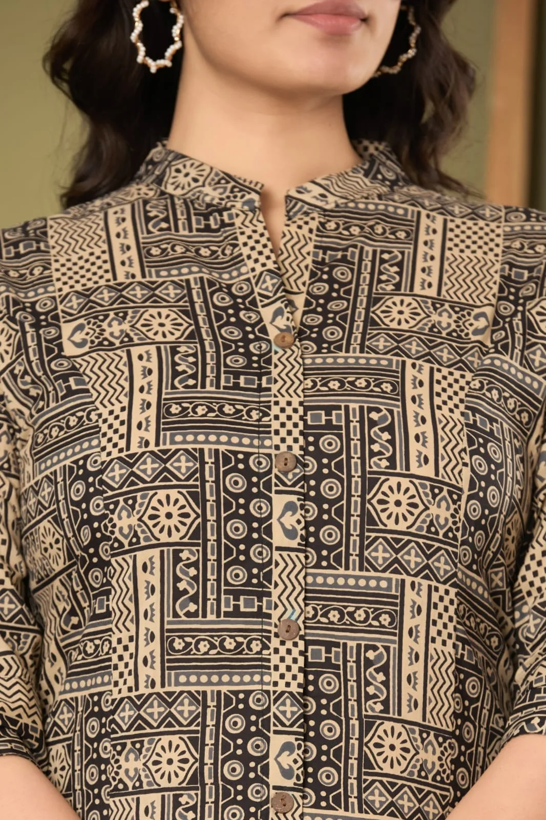The Kurti Shop Women's Ethnic Printed Cotton Straight Kurti with Pant Set | Mandar Collar  Sleeve Kurta Set with Pockets view 4