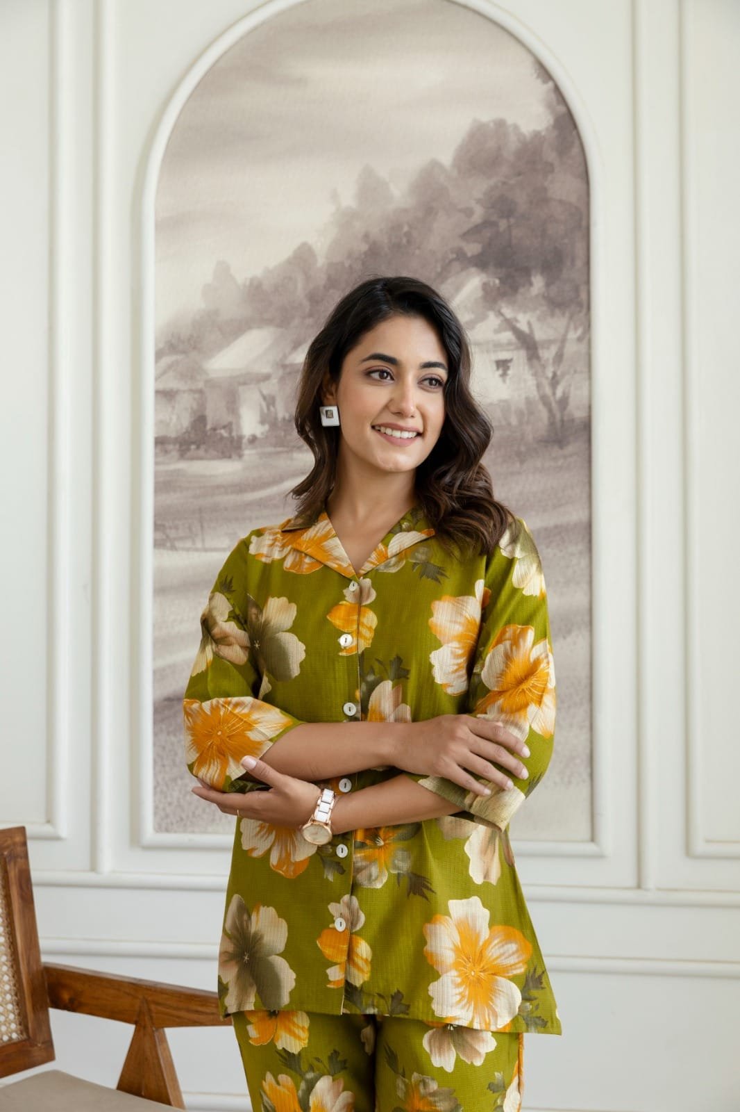 Women Floral Printed Co-Ord Set with Collared Kurta Top & Straight Pants | The Kurti Shop view 5