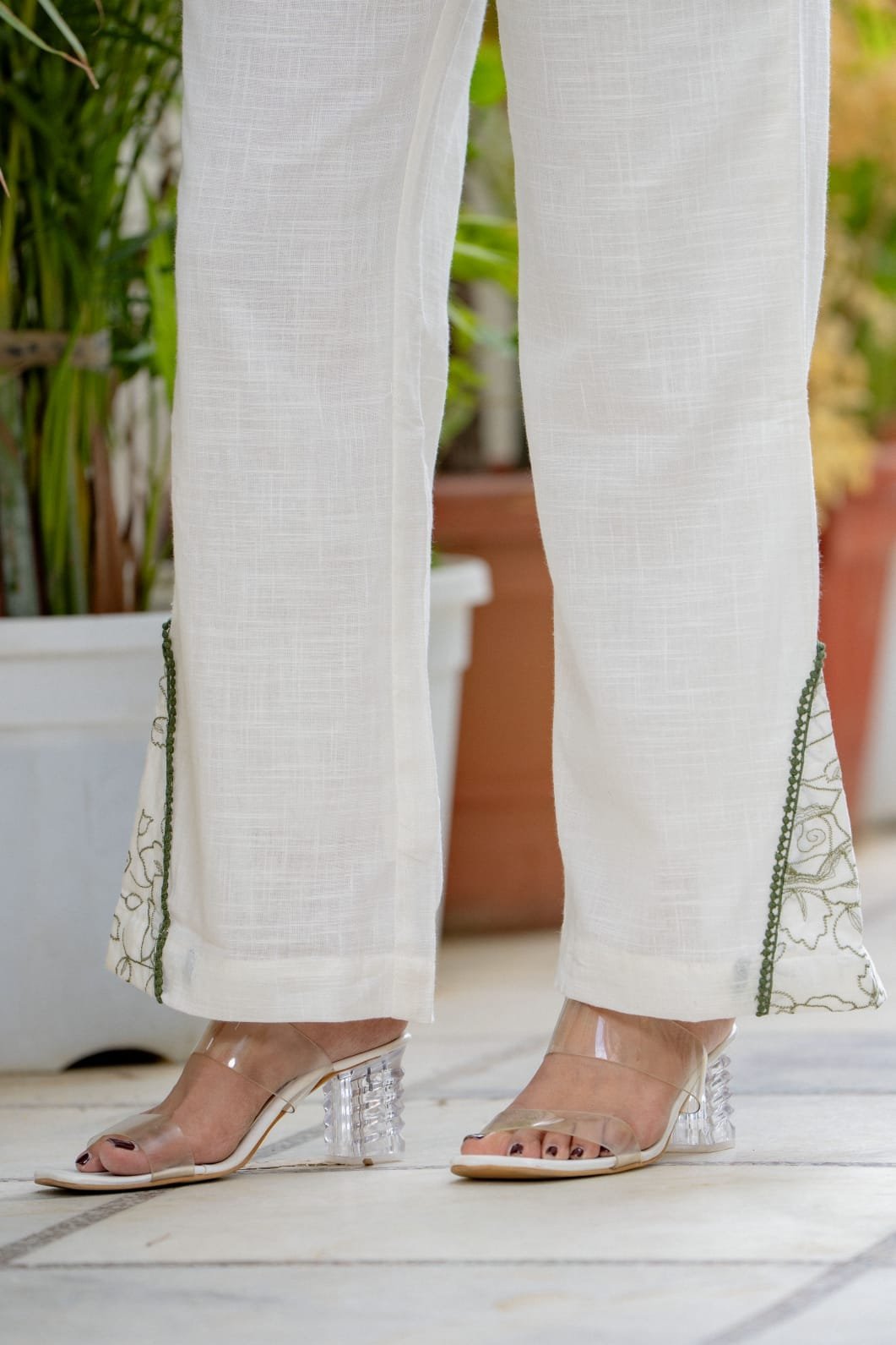 Women’s White Floral Printed Kurta Pant Set view 6