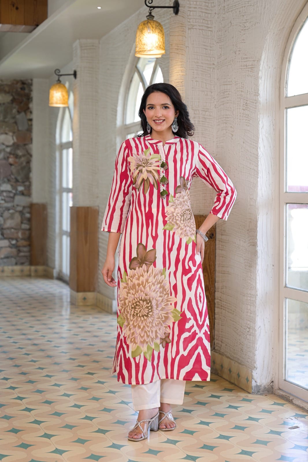 Women Floral Printed Straight Kurta with Pants – Stylish 3 Piece Ethnic Set
